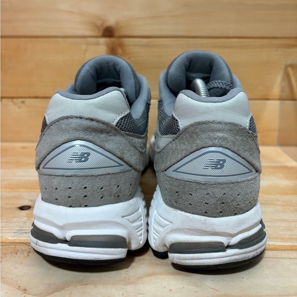 New Balance 2002R Sneakers Gray Suede And Mesh Running M2002RST Mens 10 - Picture 5 of 7